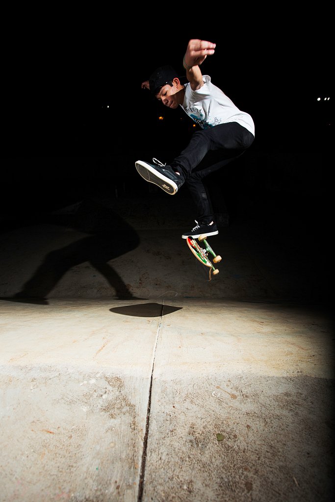 Emiliano-Skate-Heelflip.jpg